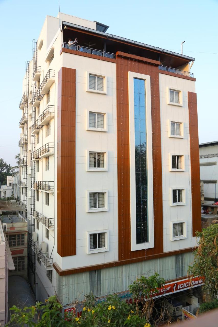 Hotel U.T.Elegance Bangalore Exterior foto