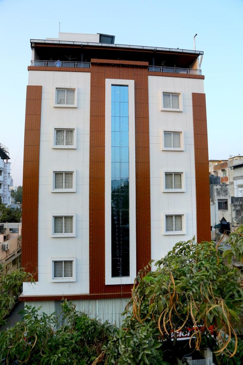 Hotel U.T.Elegance Bangalore Exterior foto