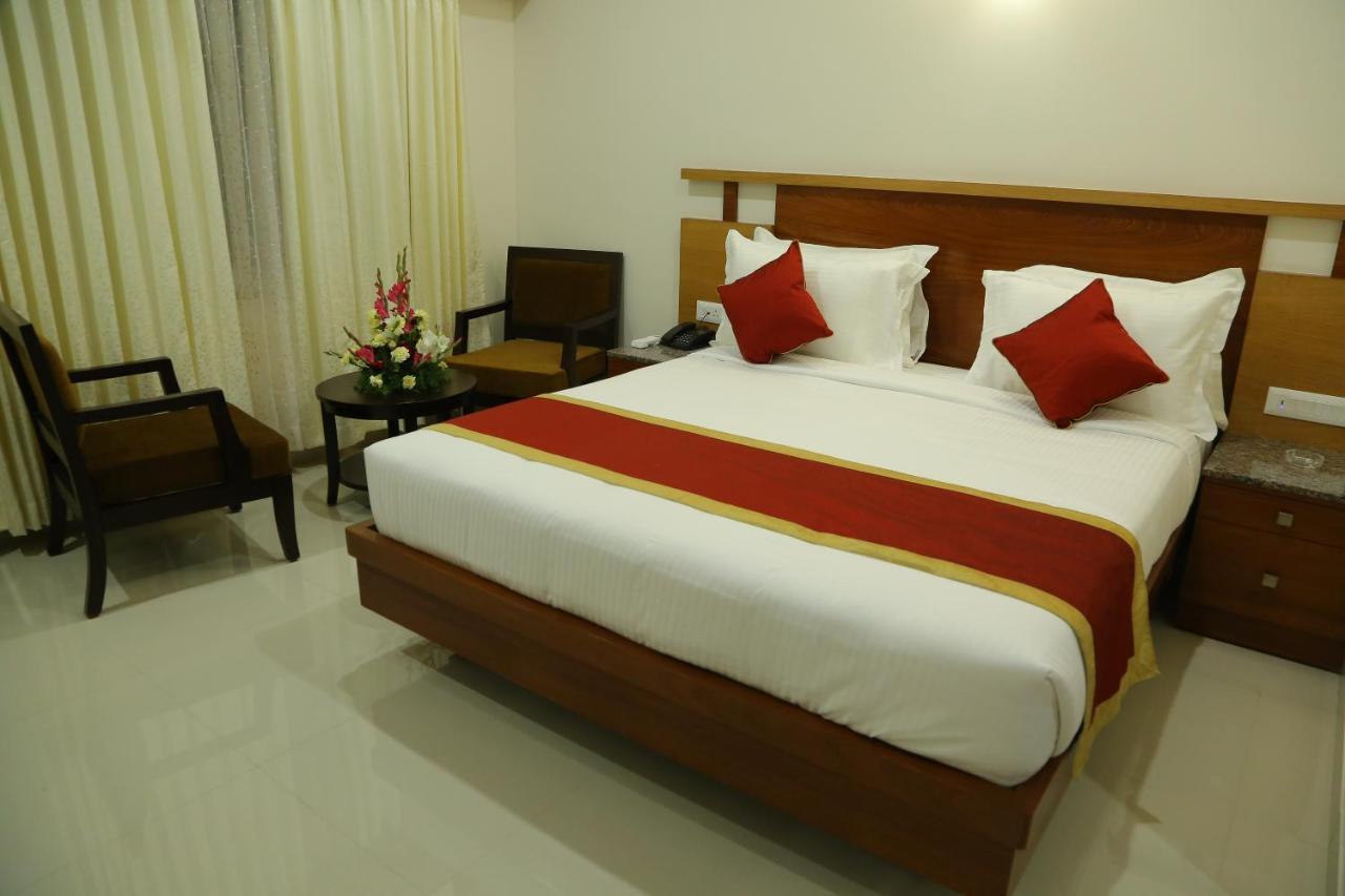 Hotel U.T.Elegance Bangalore Exterior foto