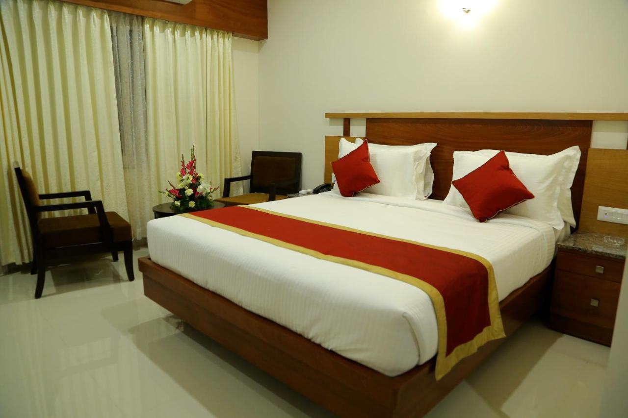 Hotel U.T.Elegance Bangalore Exterior foto